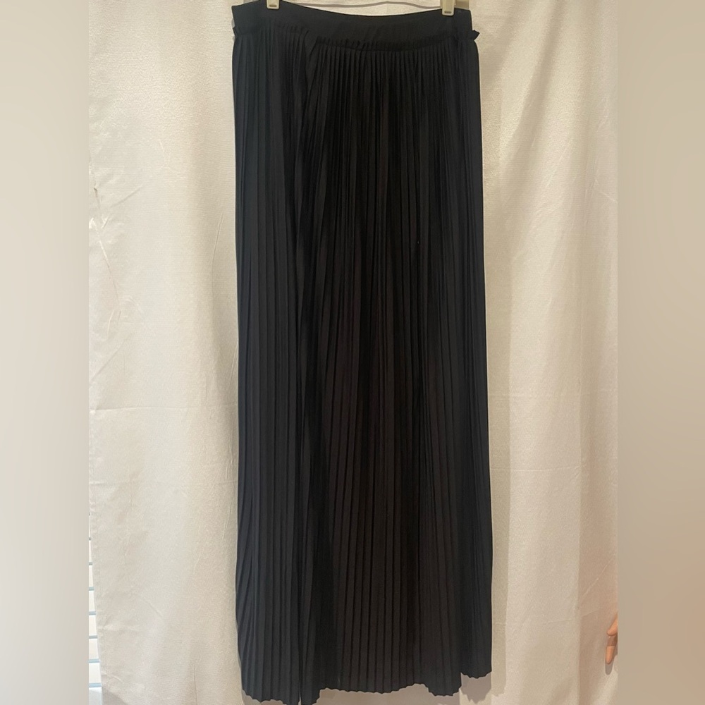 Bobeau Black Maxi Pleated Skirt